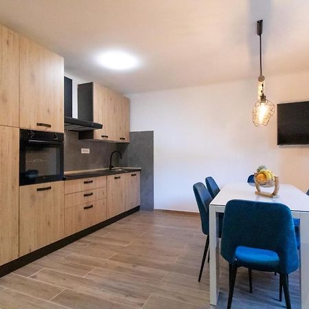 Lily Split Center Apartment Bagian luar foto
