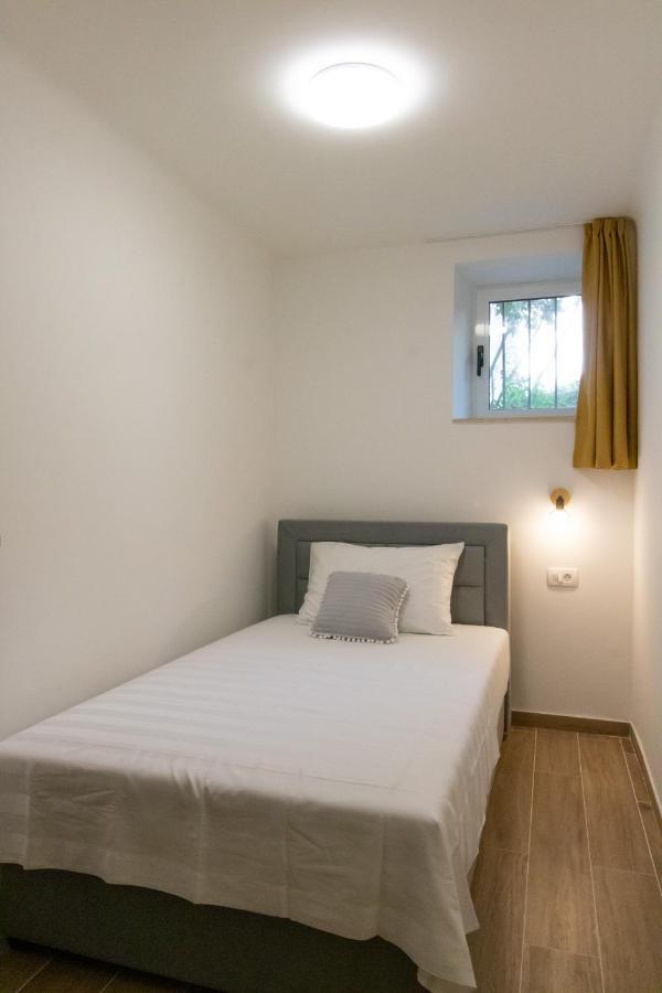 Lily Split Center Apartment Bagian luar foto