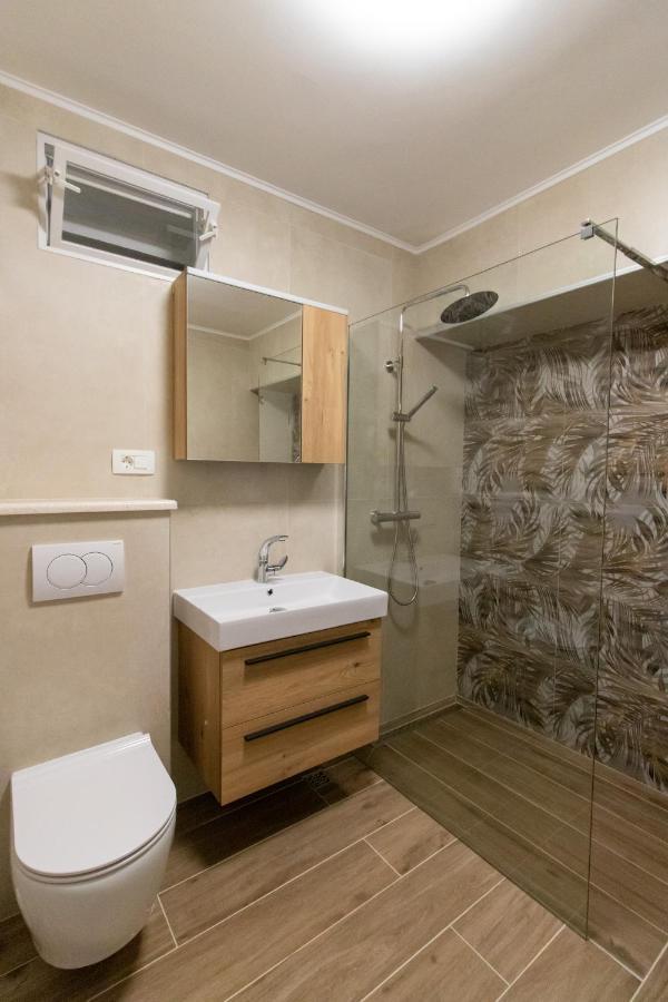 Lily Split Center Apartment Bagian luar foto