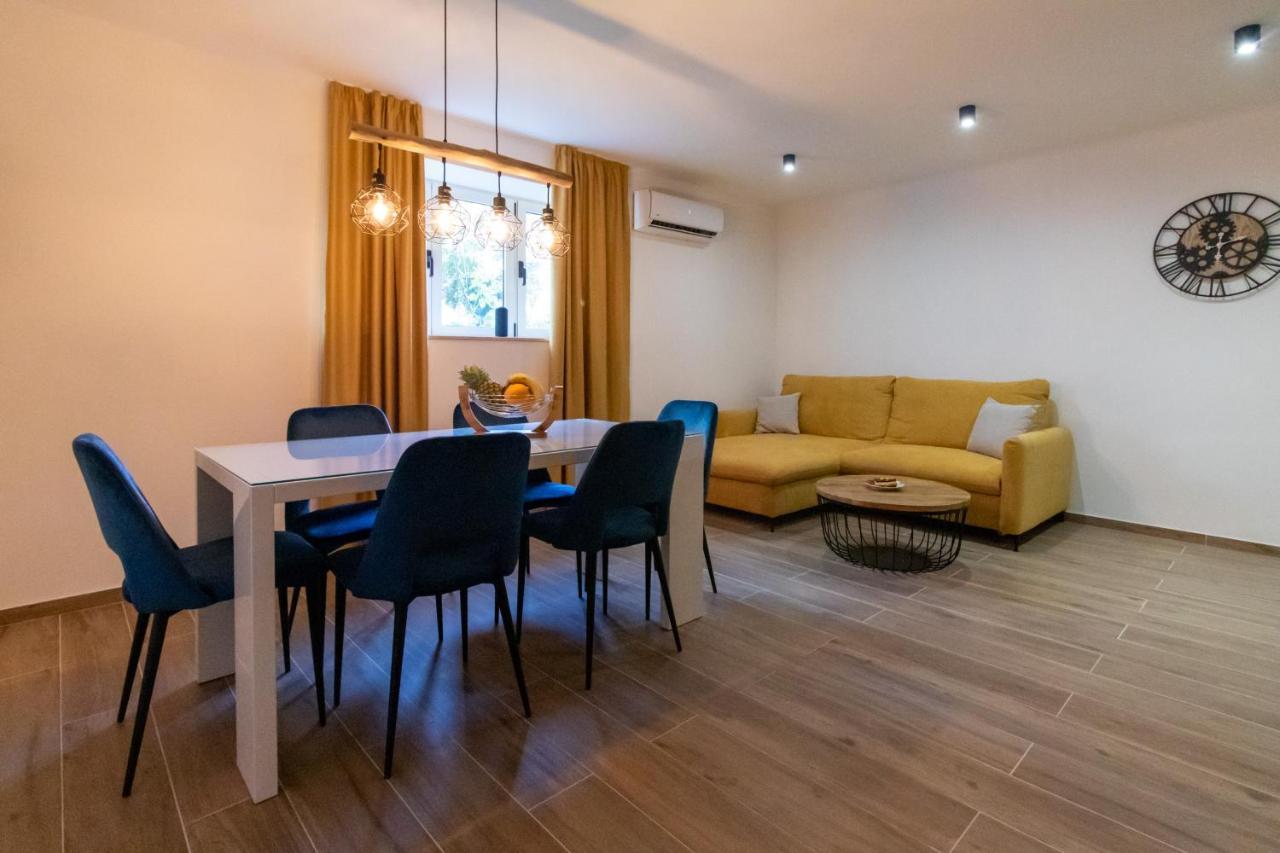 Lily Split Center Apartment Bagian luar foto